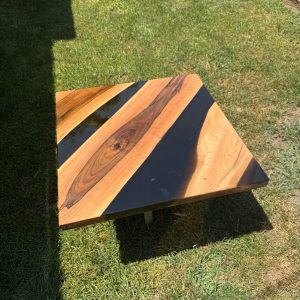 036. Klub sto - orah / epoxy smola