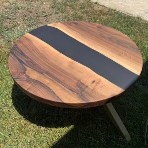 Klub sto - pareni orah / epoxy smola