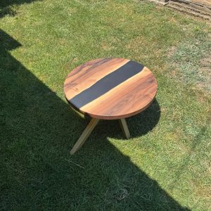 Klub sto - pareni orah / epoxy smola