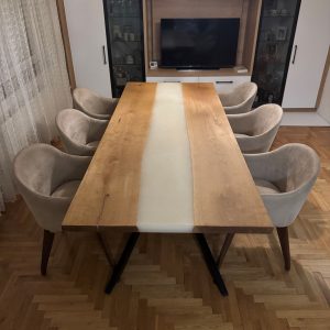 Trpezarijski sto - hrast / epoxy smola