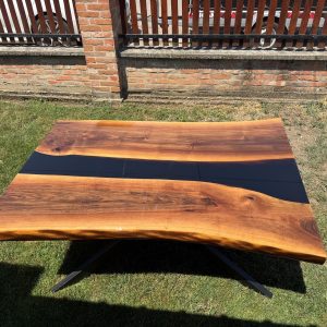 Trpezarijski sto - pareni orah / epoxy smola